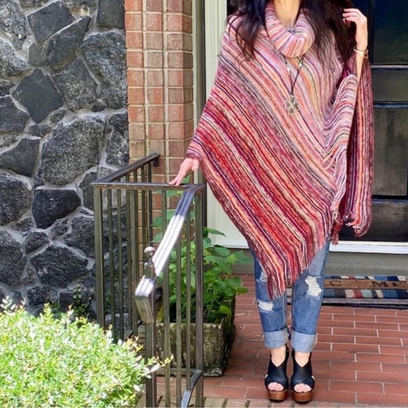 Multi-Hued Rose Cowl Neck NEW Gorgeous Poncho - Picture 3 of 6